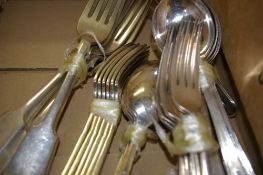 Quantity of Walker & Hall loose flatware