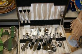 Retro cased part canteen of cutlery