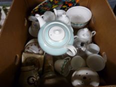 Box of mixed teaware and other china items