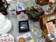 Parcel of mixed glassware including two boxed paperweights (one Caithness)