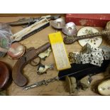 Box of mixed collectables including a vintage style pistol, an Eastern dagger, a pair of Wade 'Si