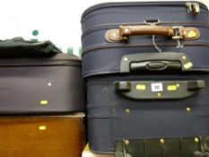 Quantity of modern luggage