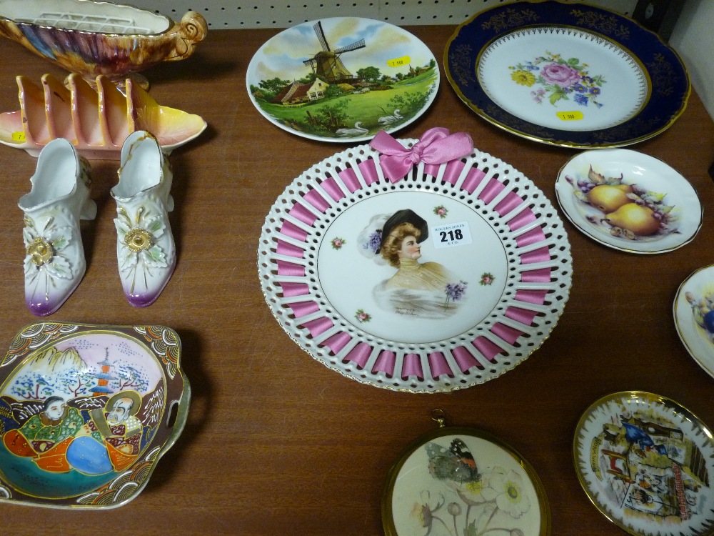 Parcel of decorative china including ribbon plates, Oriental ware etc