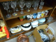 Very large parcel of kitchenware including flan dishes, dinner plates, mugs, drinking glassware,