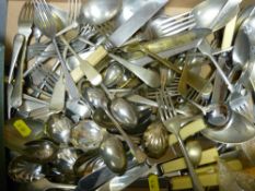 Quantity of loose cutlery