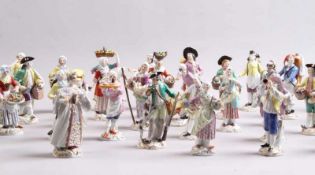 Folge von 34 Figuren "Cris de Paris".Meissen. Modelle von Johann Joachim Kaendler und Peter