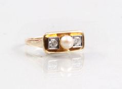 Damenring.GG 14 K. Ringkopf rechteckig mit Brillanten und Perle. RG 60. 20.00 % buyer's premium on