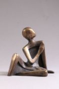 Ursula Wolf, Hannover 1920 - 2014 Kulmbach.Bronze. Skulptur einer sitzenden Frau. H: 23 cm.