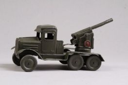 LKW mit Flak.Auf der Ladefläche montierte Flak. In der Höhe verstellbar. Federmechanismus, Aufzug.