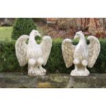 Gartenfiguren.Paar Adler. Steinguss H: 59 cm. 20.00 % buyer's premium on the hammer price 19.00 %