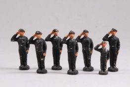 Konvolut.Ungemarkt. 7-teilig, salutierende Marinesoldaten. H: 8 cm. Min. besch. 20.00 % buyer's