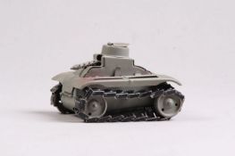 Panzer.Ungemarkt. Blech, grau lackiert. Aufzug. L: 11 cm. 20.00 % buyer's premium on the hammer