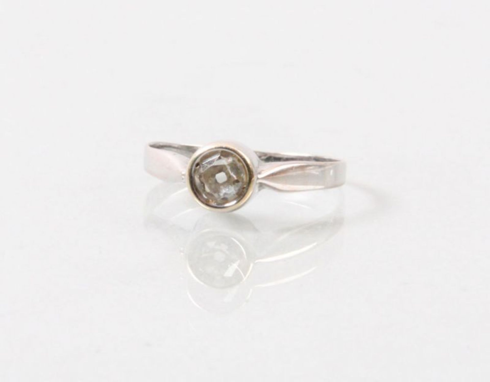 Ring.WG 585 mit Brillant. RG 52. 20.00 % buyer's premium on the hammer price 19.00 % VAT on buyer'