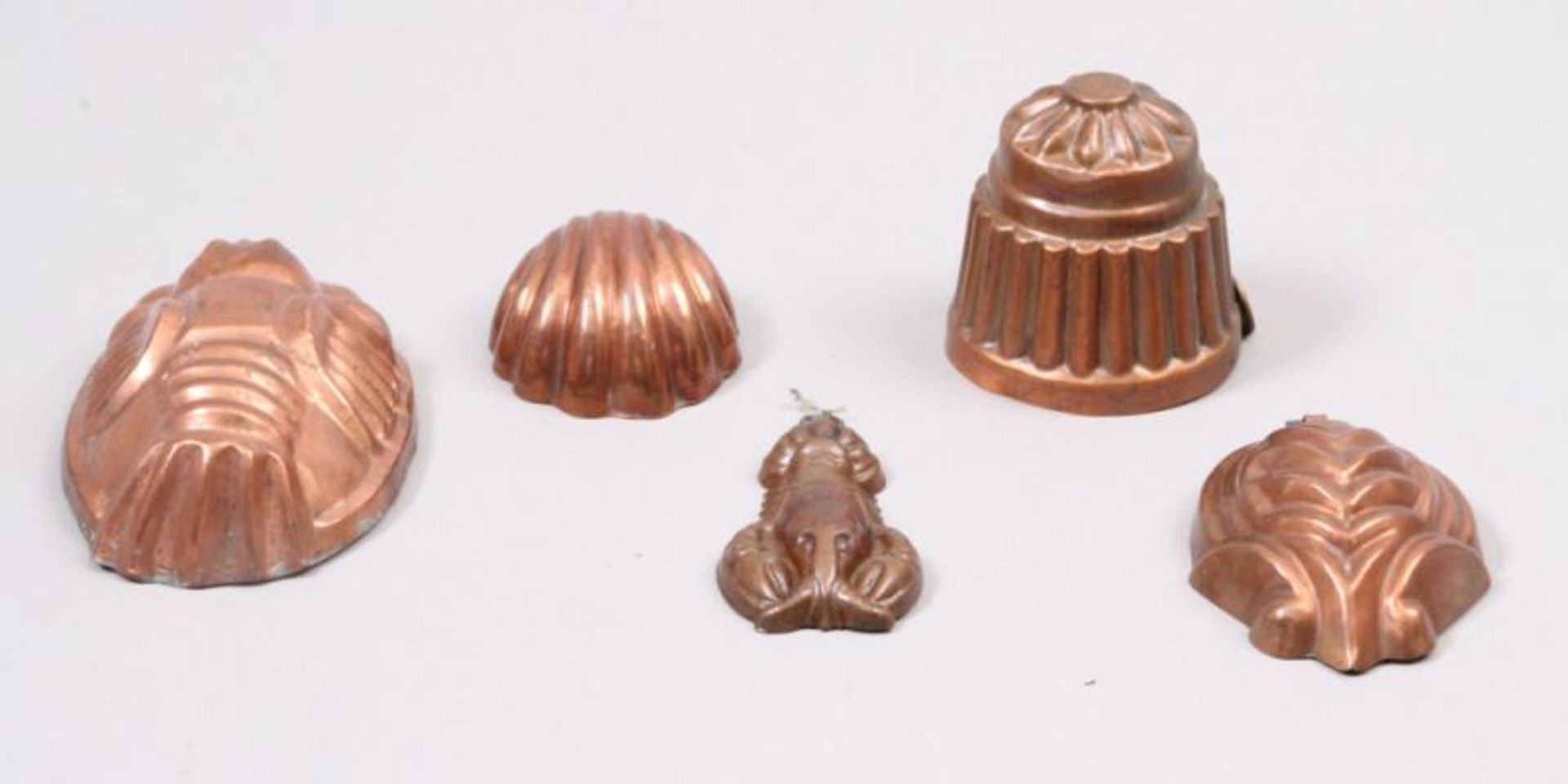 Konvolut Kupferformen 19. Jh.Miniaturformen für die Puppenküche. Fünf Teile, Im Inneren verzinnt,