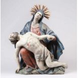 Pieta.Süddeutsch, um 1700. Lindenholz, rückseitig gehöhlt und farbig gefasst. Sitzende Maria mit