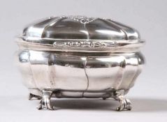 Rokoko-Zuckerdose.Salzwedel, um 1760/65. Silber, gegossen und getrieben. Ovale Form, gewölbter