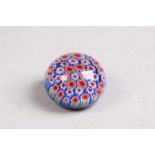 Paperweight.Millefiori. D: 5,5 cm. Min. besch. 20.00 % buyer's premium on the hammer price 19.00 %