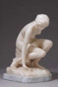 Emil Cauer, Bad Kreuznach 1867 - 1946 Gersfeld."Wasserschöpferin". Alabaster auf Marmorplinthe.