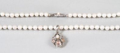 Perlenkette.Schöne, gleichmäßige Perlen, Silberverschluss. Clip mit Diamantrosen, Perle, Silber,