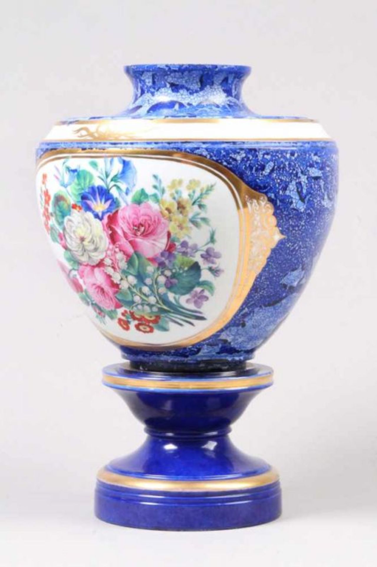 Vase.Wohl Berlin - KPM, 19. Jh. Runder, getreppter Standfuß, balusterförmiger Korpus mit blauen, - Bild 2 aus 2