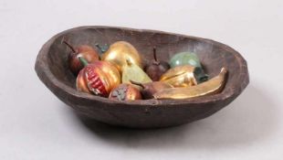 Holzschale.Mit vergoldeten Holzfrüchten und Obst aus Stein. L: 40 cm. Min. best. 20.00 % buyer's