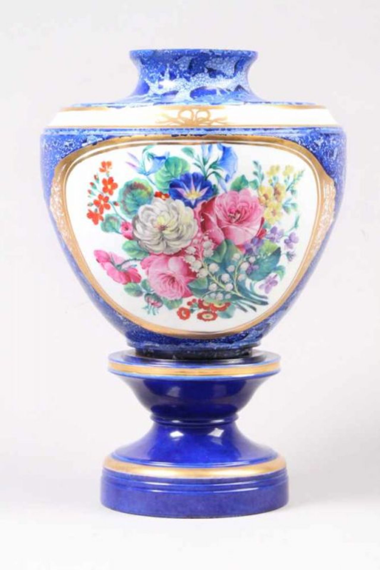 Vase.Wohl Berlin - KPM, 19. Jh. Runder, getreppter Standfuß, balusterförmiger Korpus mit blauen,