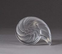 Glasfigur.Kristallglas. Schneckenhaus, teilweise satiniert. Im Boden bez. " Lalique France". H: 9