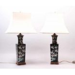 Paar Lampen.China, um 1900. Porzellan, schwarze Glasur dekoriert mit Kirschblütenzweigen und