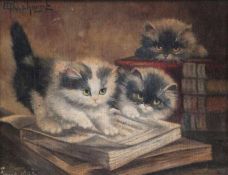 Raaphorst, Cornelis. Nieuwkoop 1875 - 1954 Wassenaar.Drei spielende Kätzchen auf Bücher. L. o. sign.