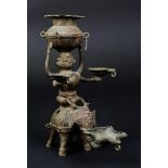 Indische Öllampe 20.Jh. Bronze in Form eines Elefanten mit darauf sitzender Figur mit Gefäß auf