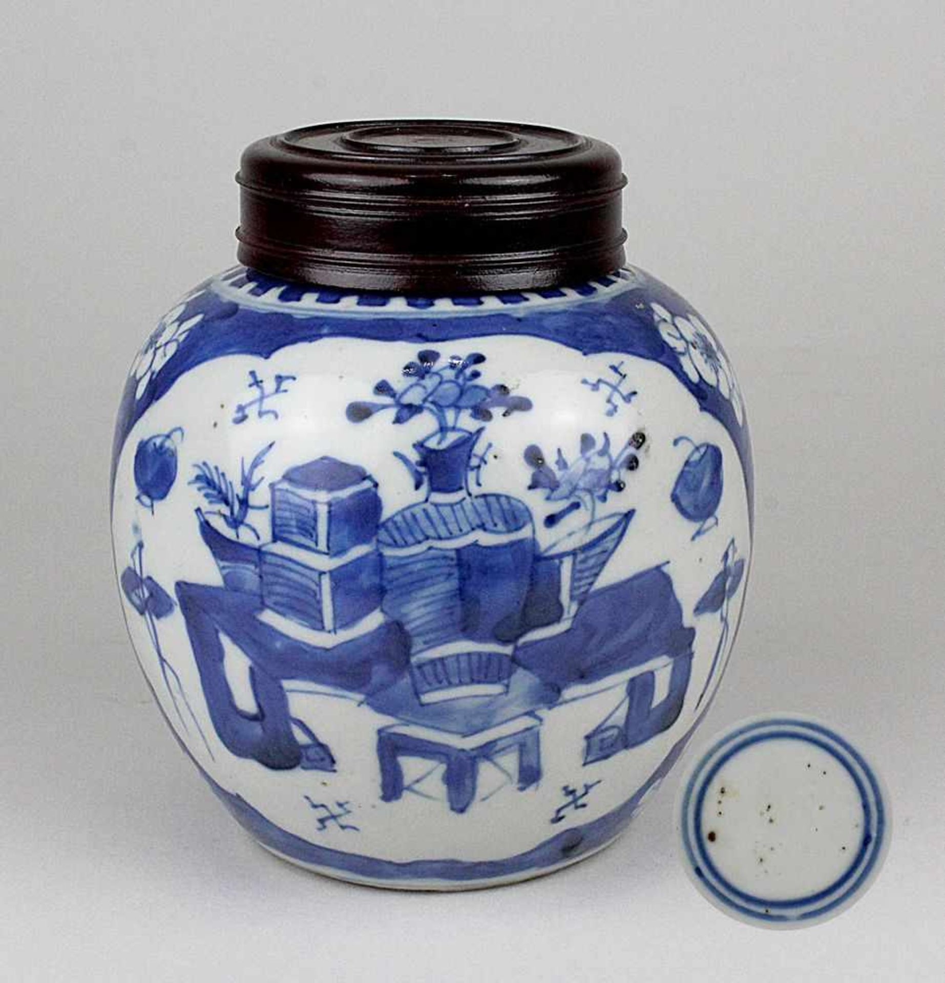 Schultertopf,China Kangxi 1654 - 1722. Porzellan mit hellblauem Scherben, unterglasur blau bemalt