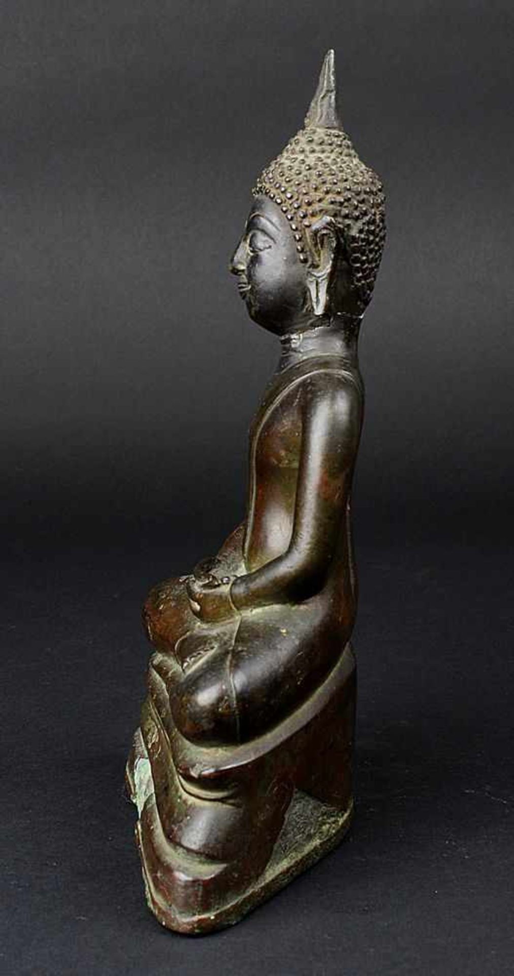 Buddha, Siam, 17. Jh., Bronze, auf Thron sitzend in meditierender Haltung, schöne grünbraune Patina, - Image 2 of 5