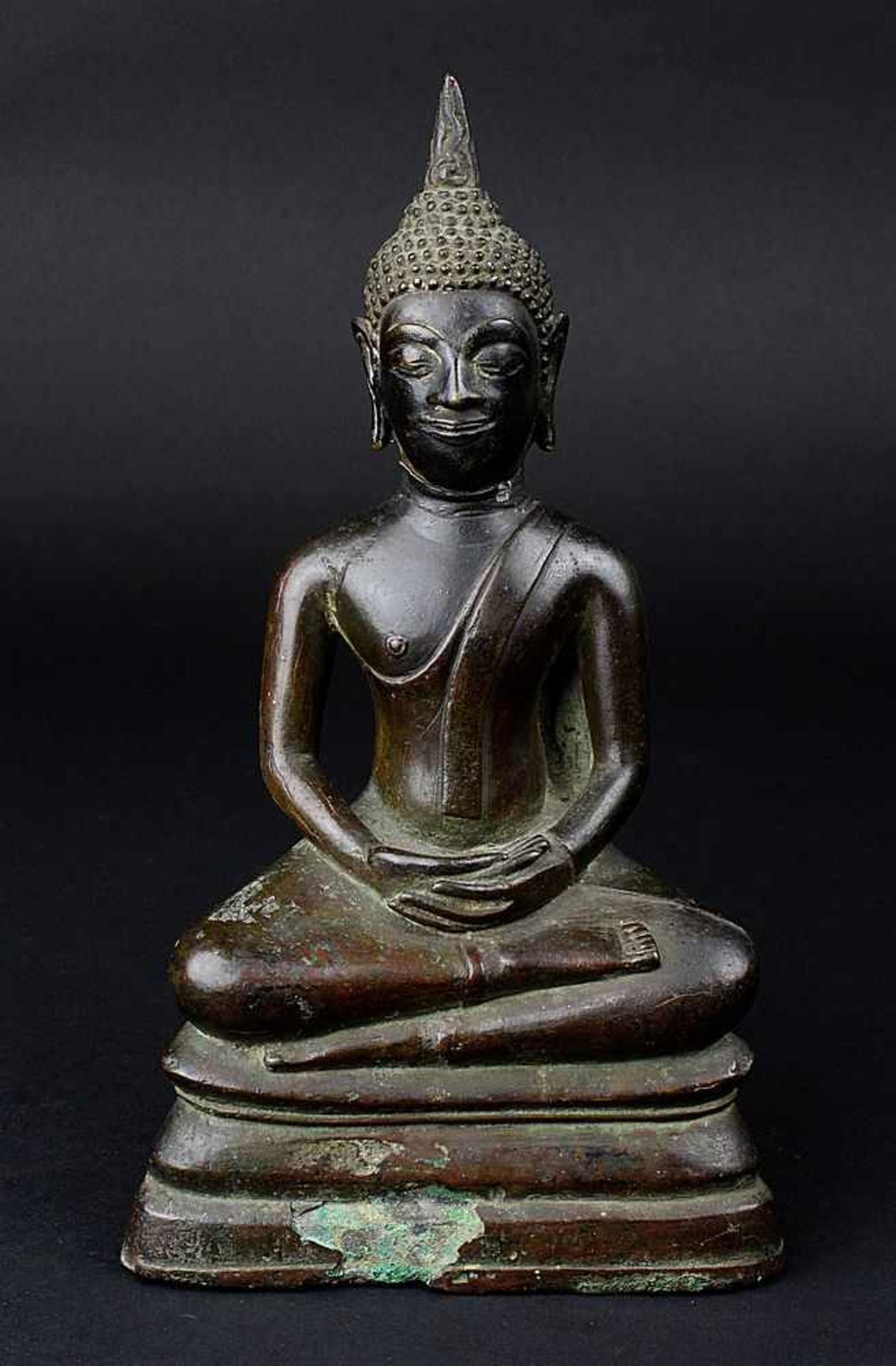 Buddha, Siam, 17. Jh., Bronze, auf Thron sitzend in meditierender Haltung, schöne grünbraune Patina,