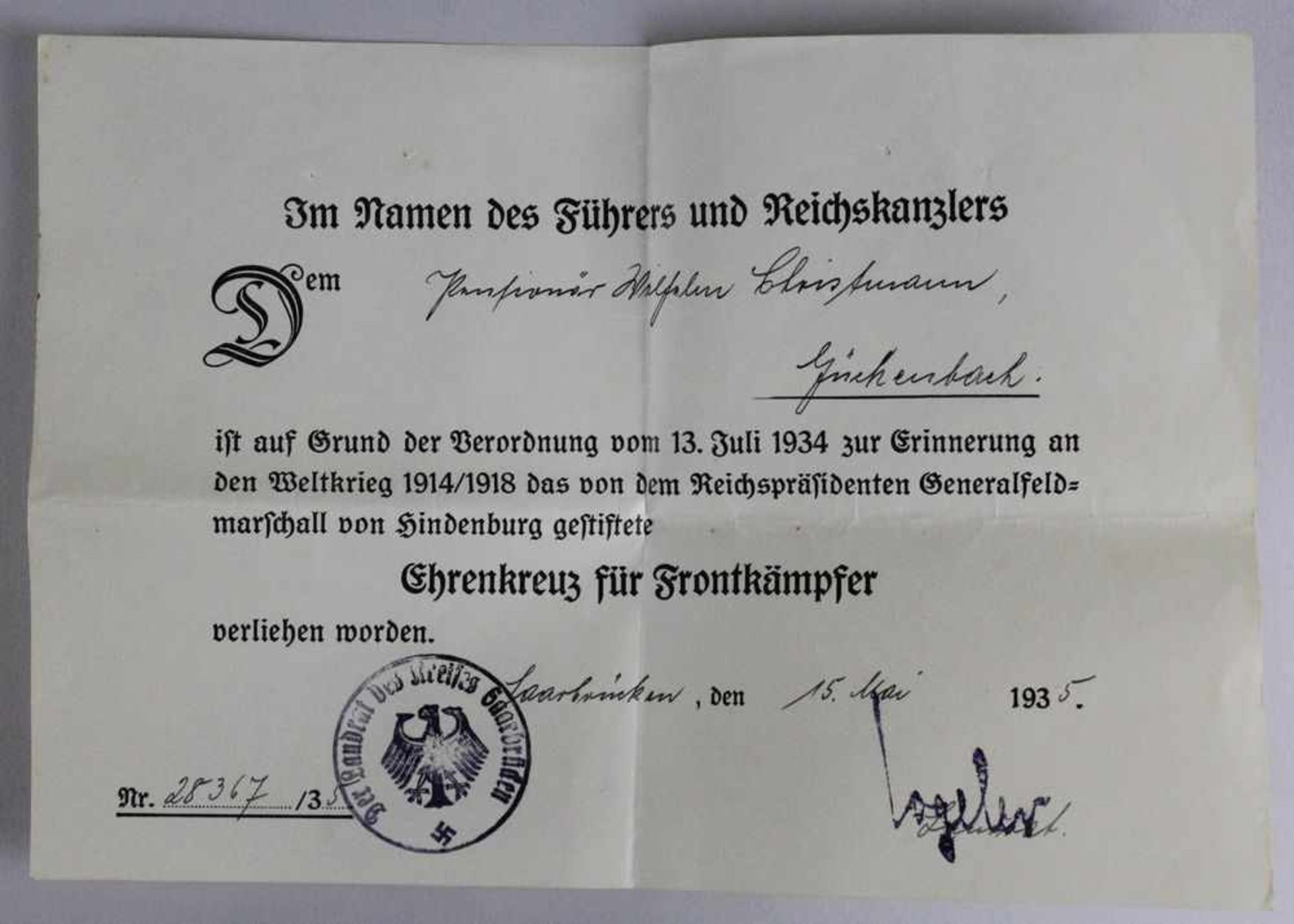 Konvolut meist Militaria, Deutsches Reich 1933 bis 1945: Tischstandbild, Adolf Hitler, gemarkt N.S. - Image 2 of 2