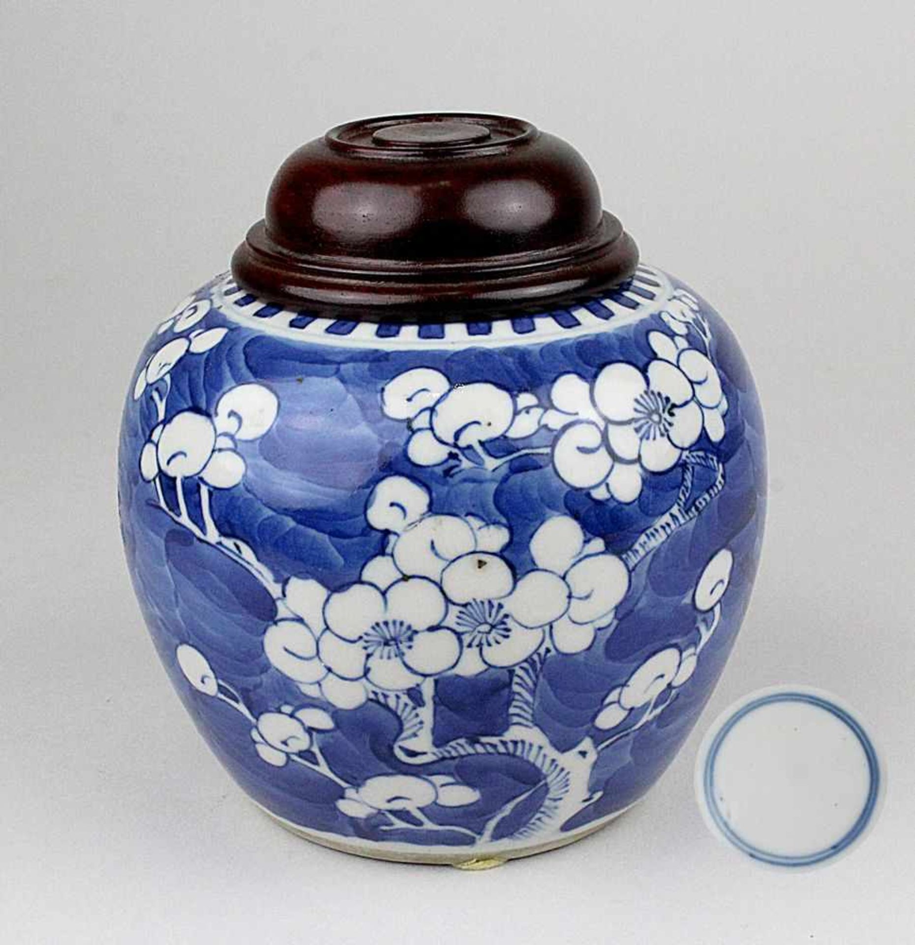 Schultertopf, China Kangxi 1654 - 1722. Porzellan mit blau unterglasur gemaltem Dekor von