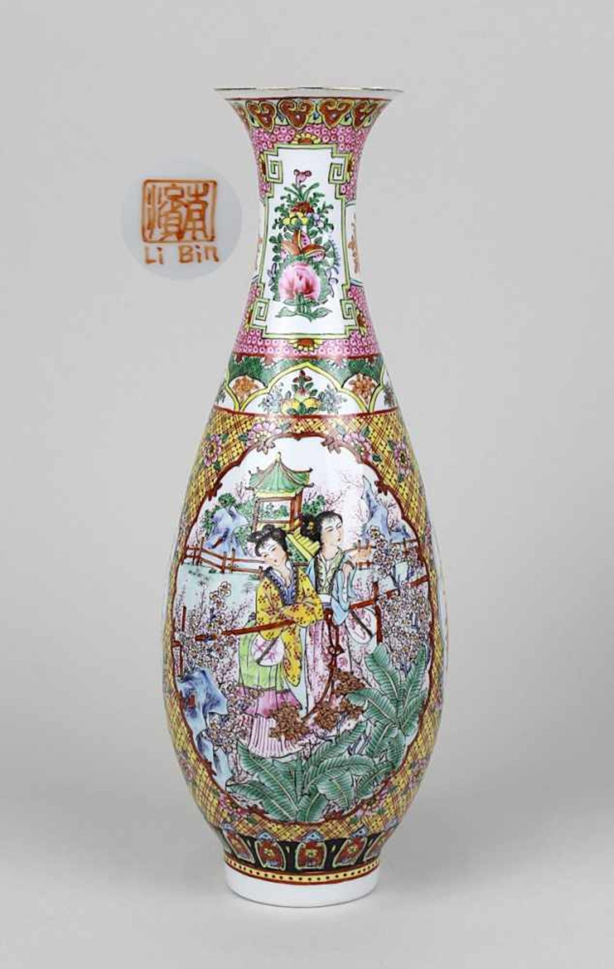 Vase aus Eierschalenporzellan, China um 1930, Keulenform, famille verte, feine polychrome