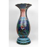 Große Cloisonné-Vase, China 19.Jh. Kupferkorpus mit angesetztem Fuß, Wandung mit polychromem