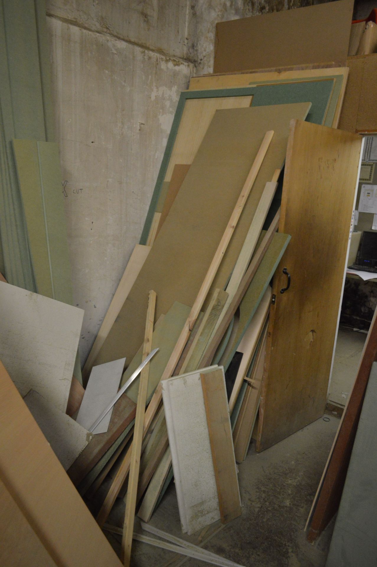 Assorted Timber Off-Cuts, in corner (outside office) (lot located at Vale Mill, Micklehurst Road, - Image 3 of 5