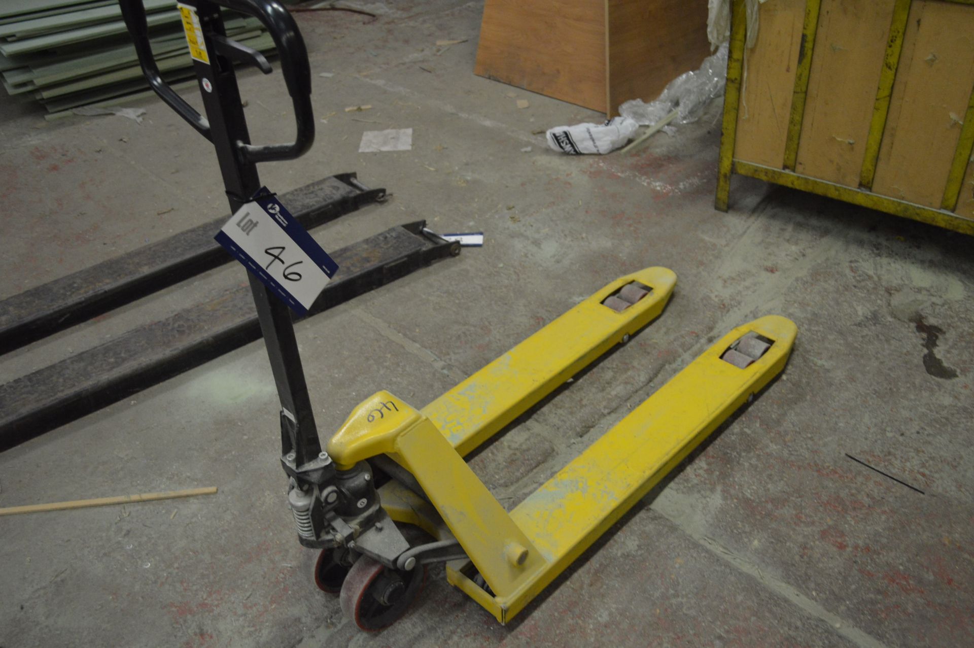 2,500kg cap. Hand Hydraulic Pallet Truck, with 550mm x 1090mm forks (lot located at Vale Mill,