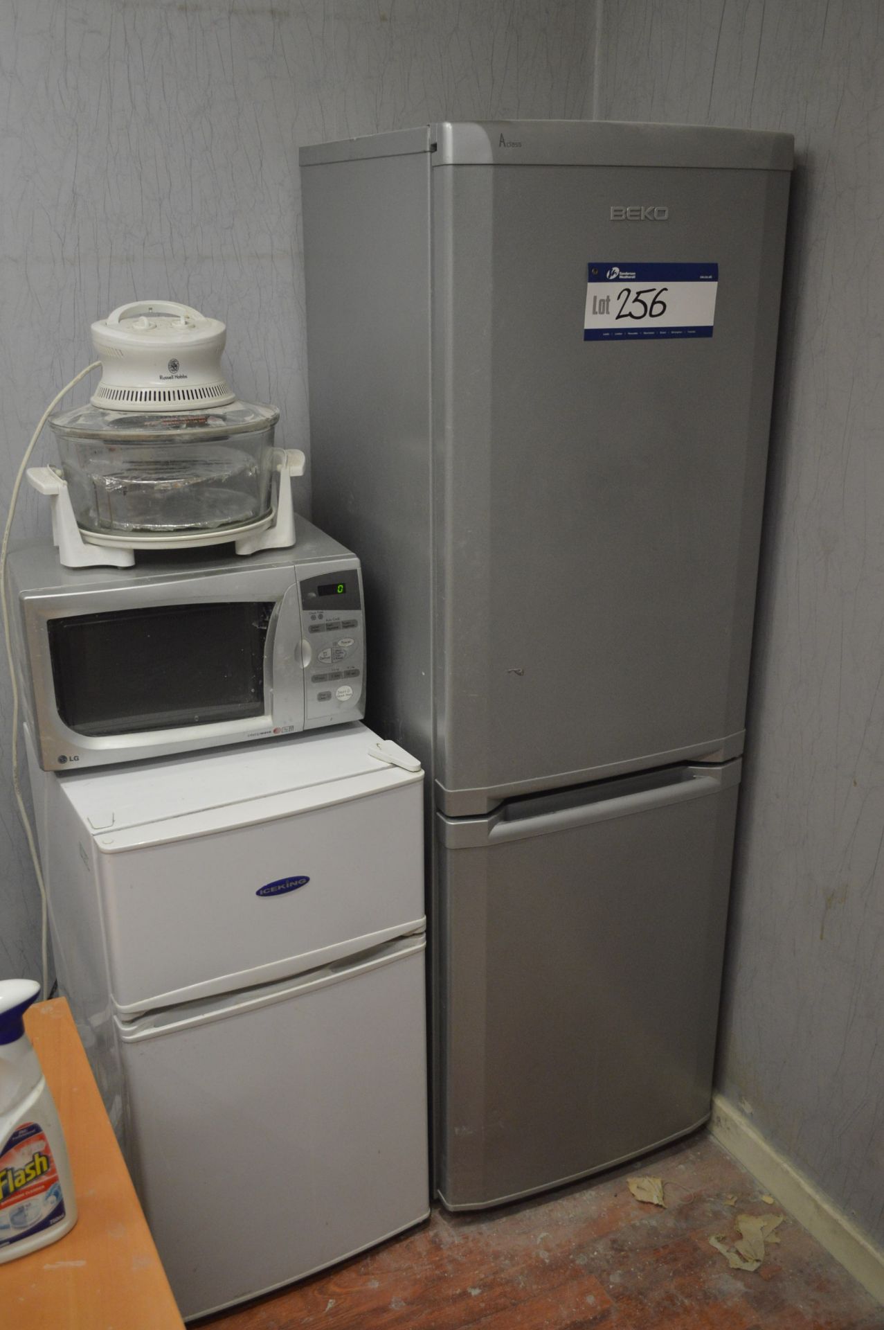 Two Fridge Freezers, Microwave & Cooker (in factory canteen) (lot located at Unit 3 Glover Centre,