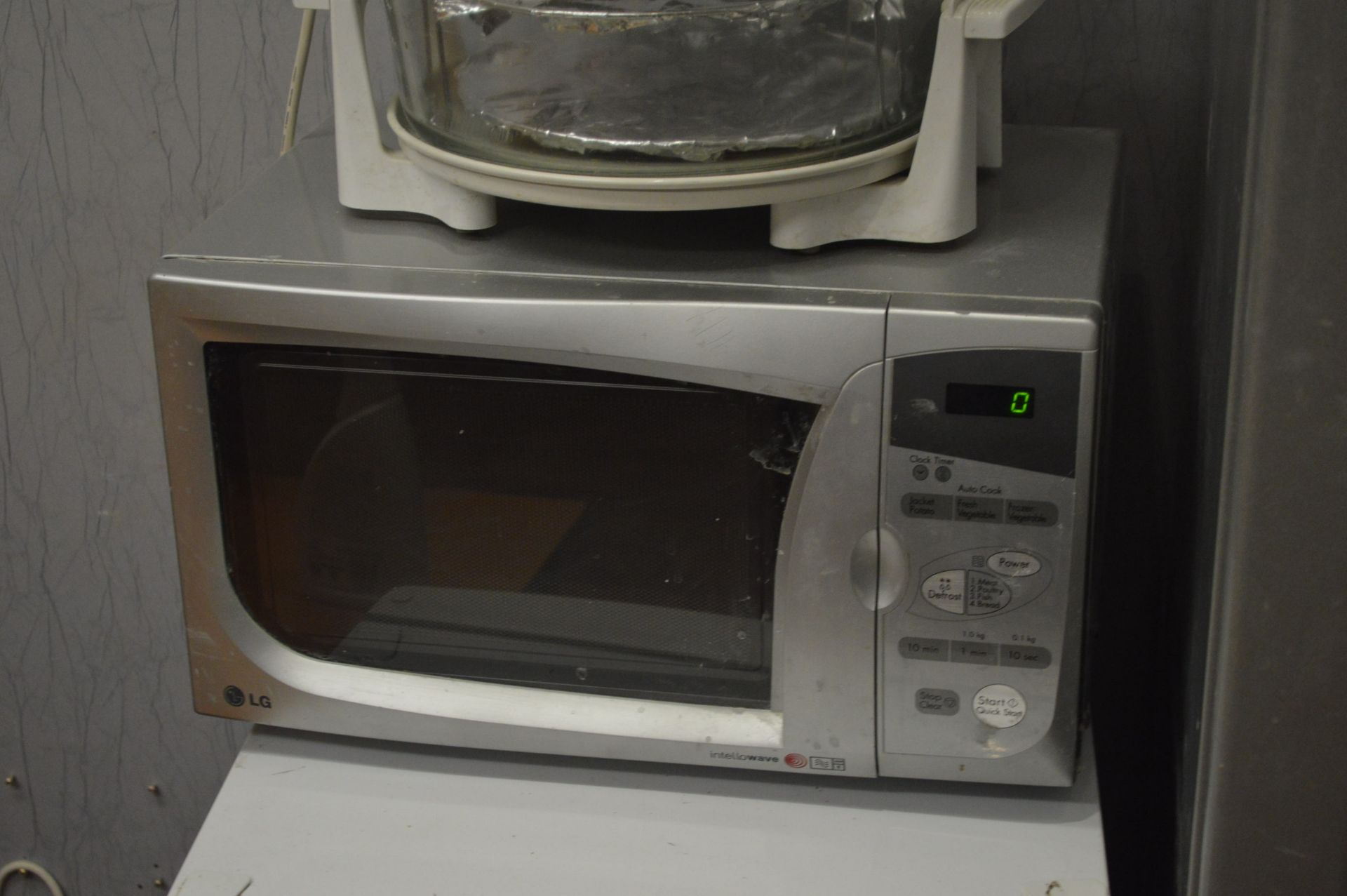 Two Fridge Freezers, Microwave & Cooker (in factory canteen) (lot located at Unit 3 Glover Centre, - Image 4 of 4