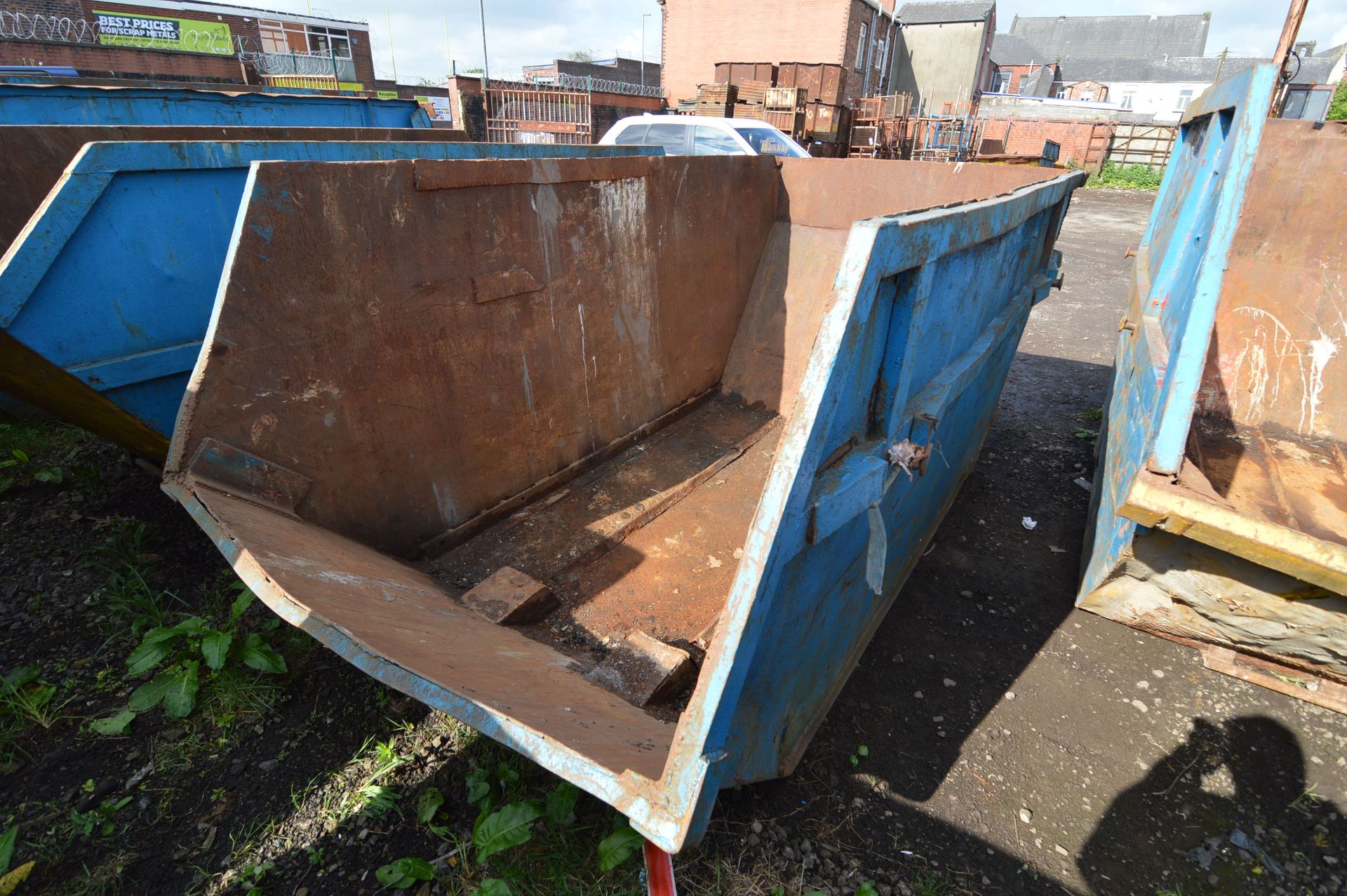 Chain Lift Skip, approx. 3.6m x 1.5m deep