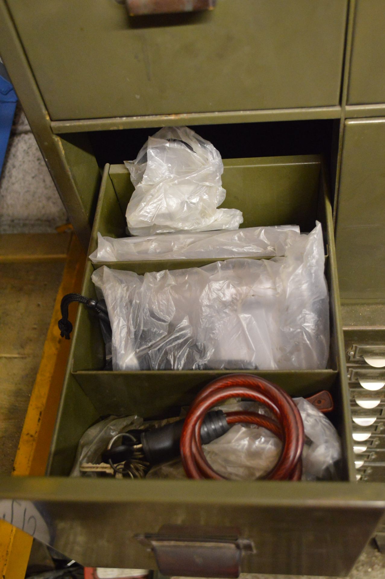 Four Drawer Steel Cabinet with contents - Bild 4 aus 5