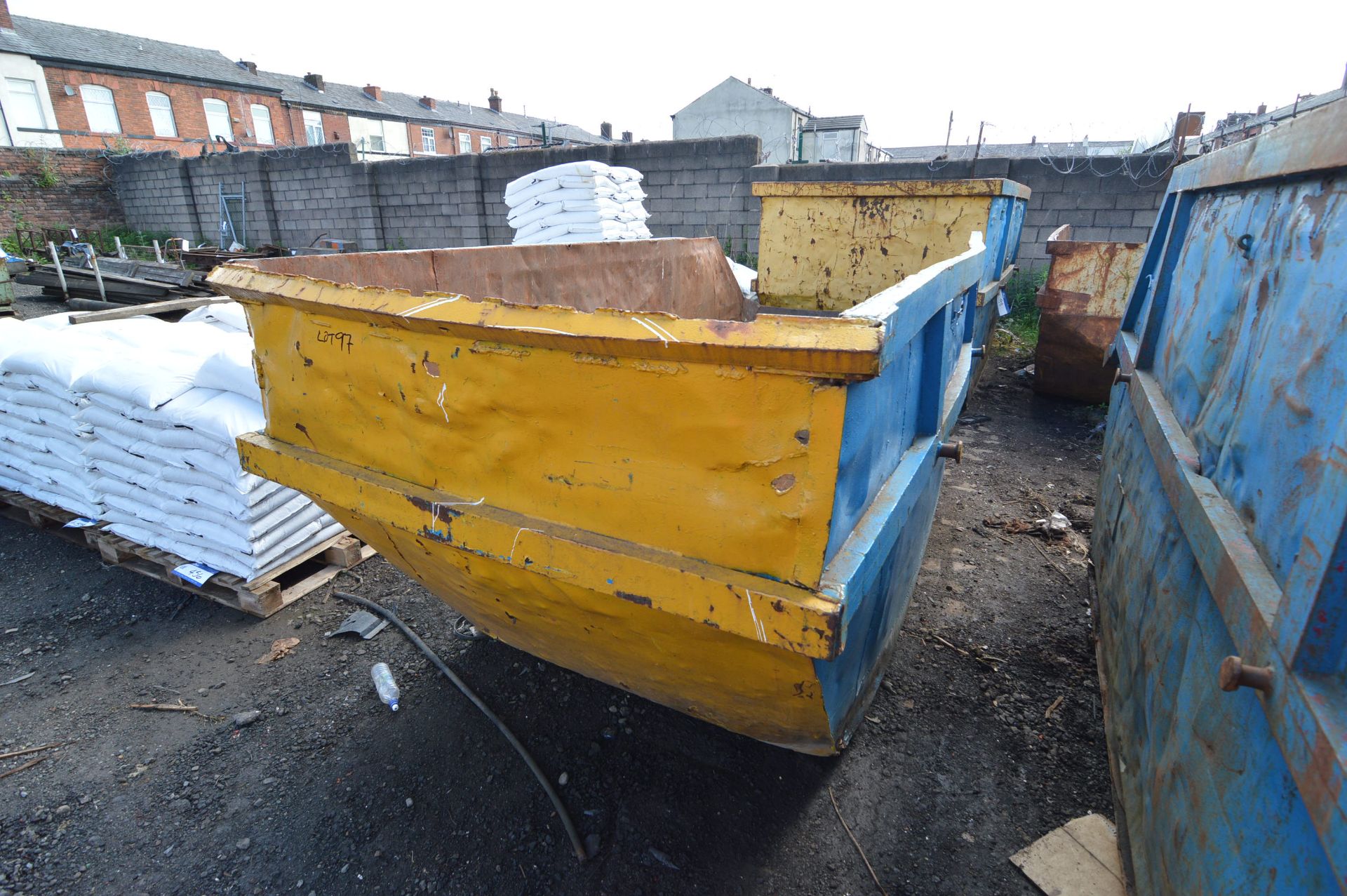 Chain Lift Skip, approx. 3.8m x 1.5m deep