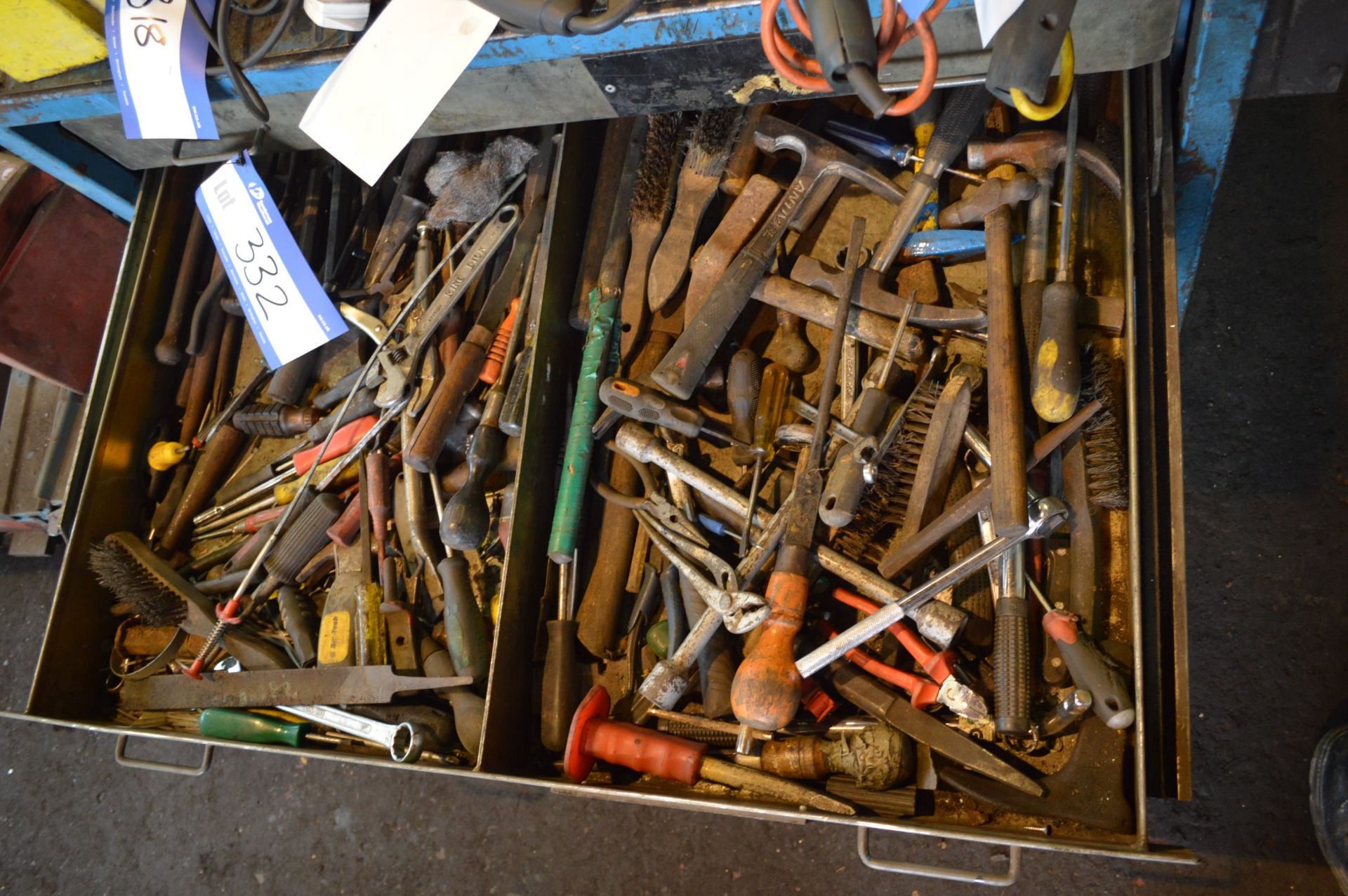 STEEL MULTI DRAWER TOOL CHEST, with contents including hand tools - Image 3 of 5