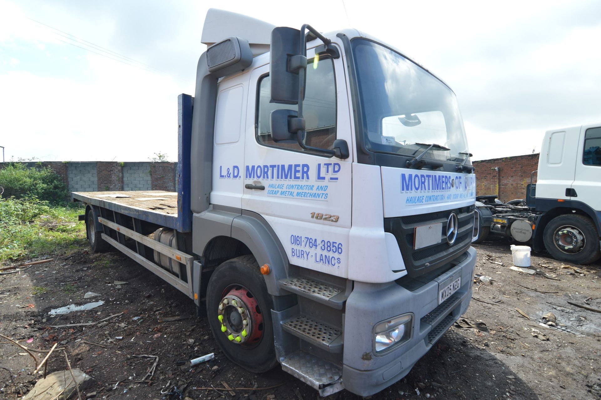 Mercedes AXOR 1823 4x2 18,000KG FLAT, registration no. MX05 NZG, date first registered 12/04/05, - Image 2 of 13