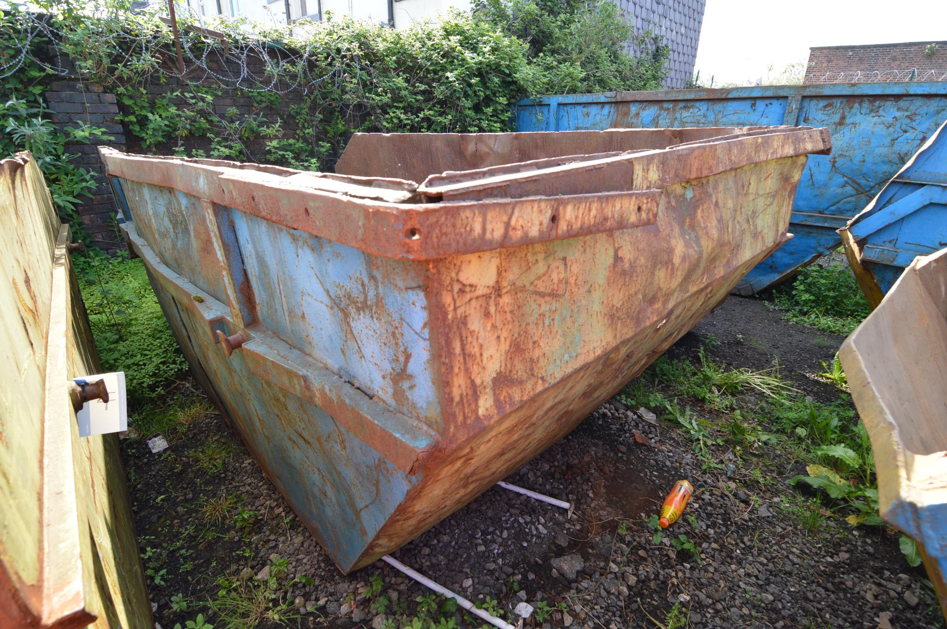 Chain Lift Skip, approx. 3.5m x 1.6m deep