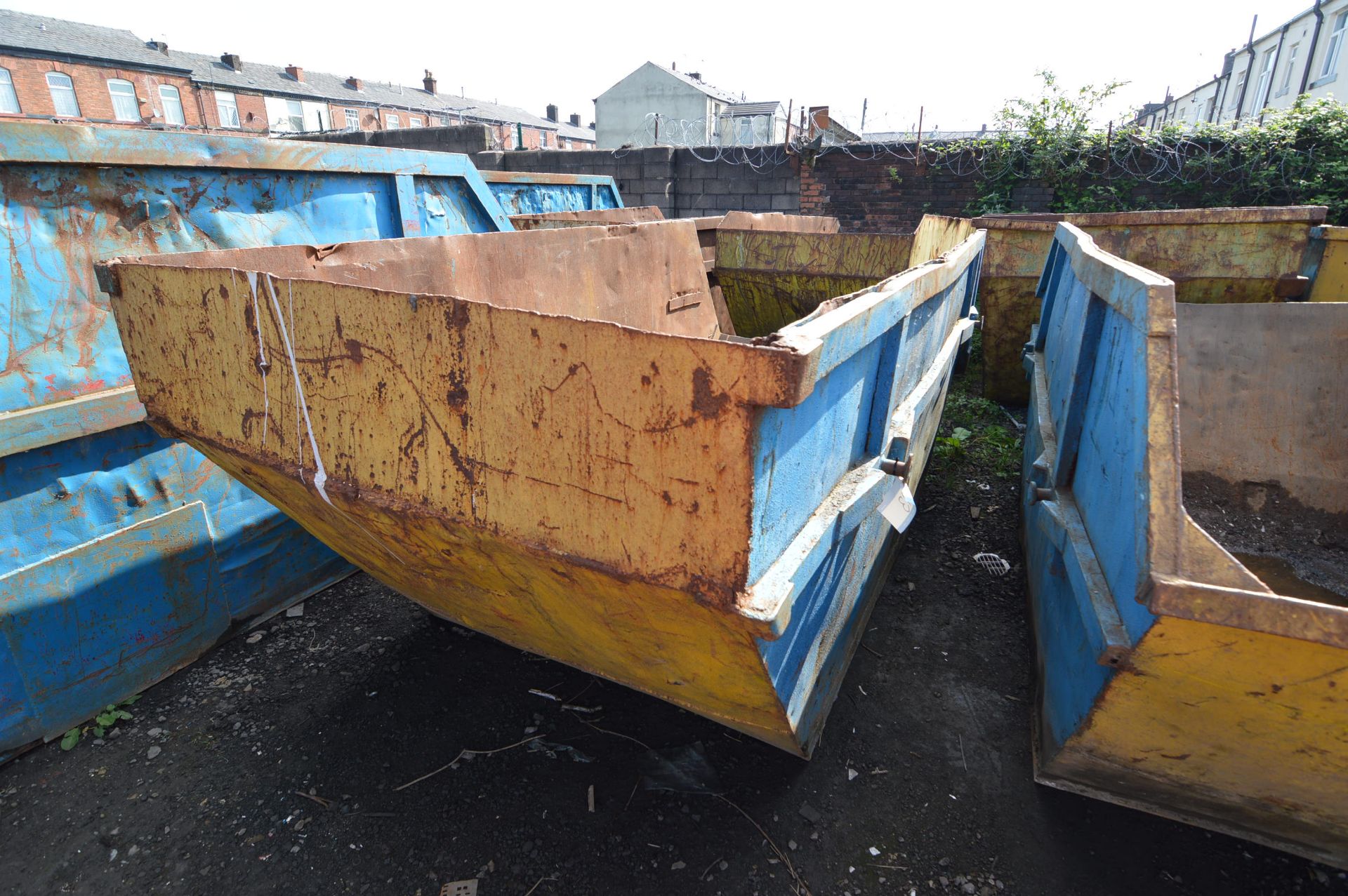 Chain Lift Skip, approx. 3.6m x 1.5m deep - Image 2 of 2