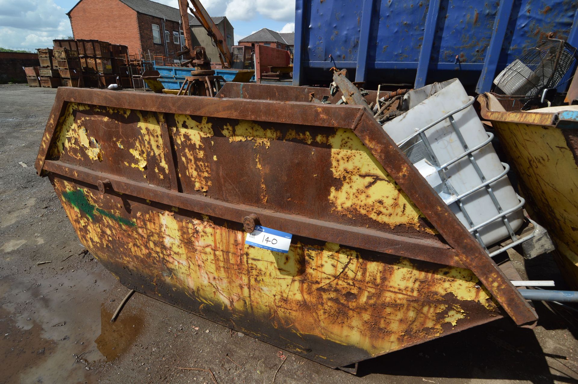 Chain Lift Skip, approx. 3.1m x 1.5m deep, with contents comprising mainly stripping scrap