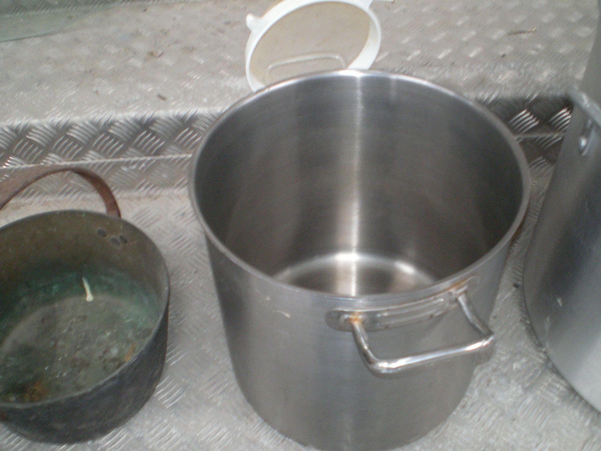 Stainless Steel fruit boiling pot with small strai